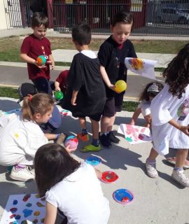 Escola cristã - pintura com balões